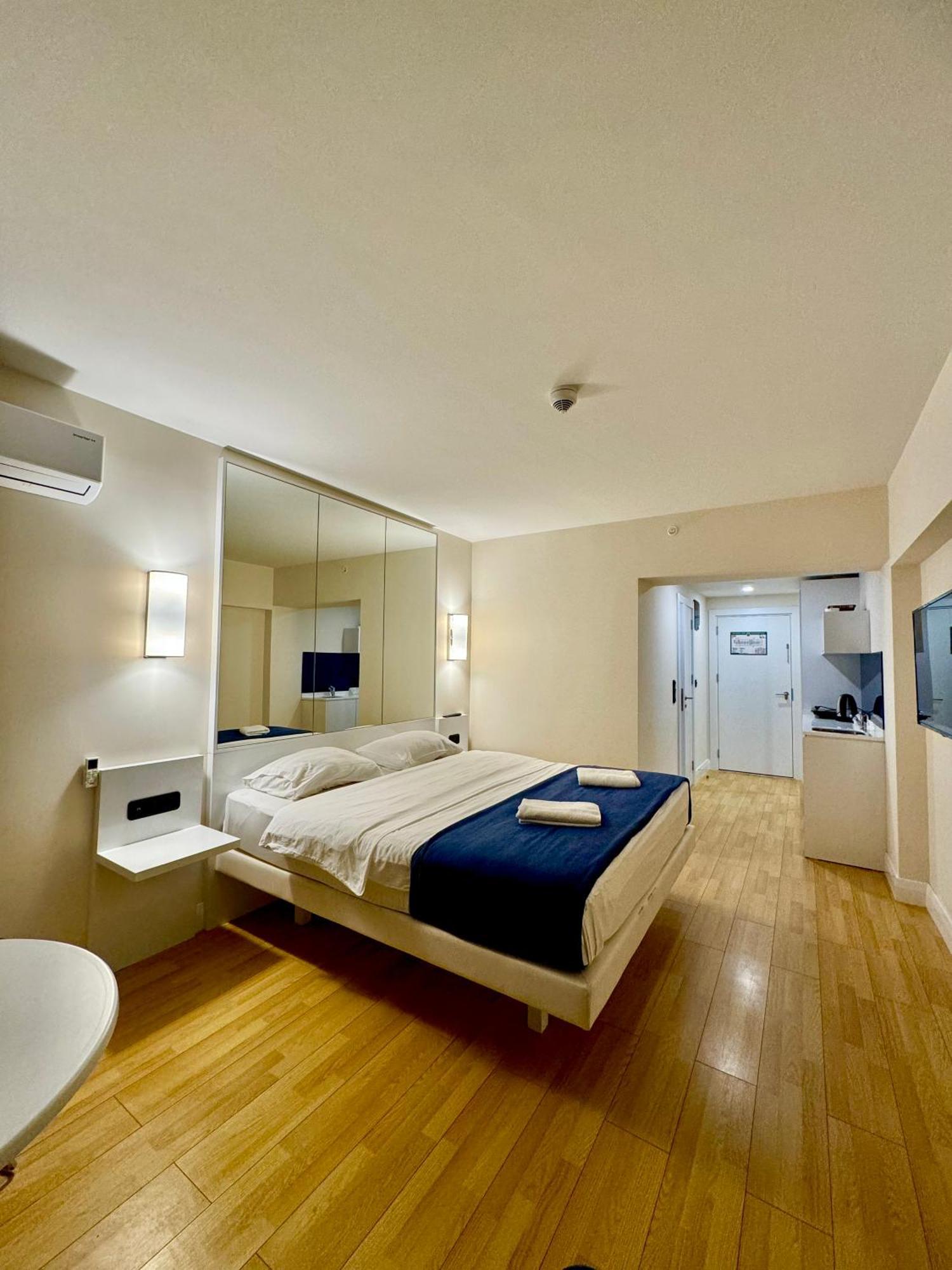 Orbi City Aparthotel Sea View Batumi Exterior photo