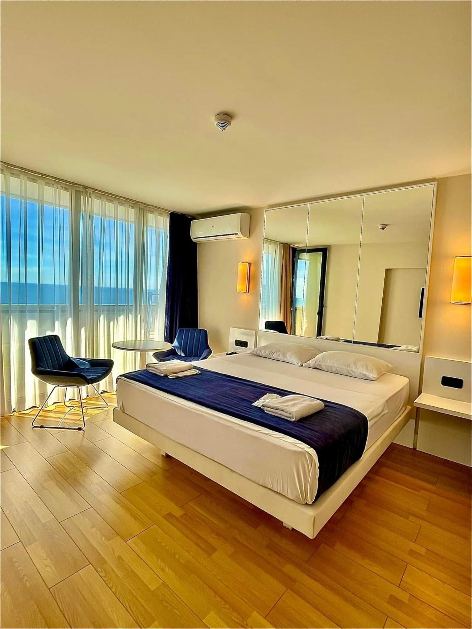Orbi City Aparthotel Sea View Batumi Exterior photo